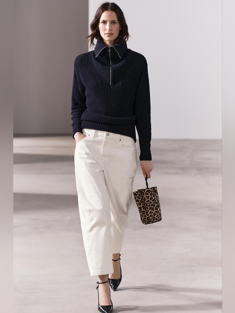Zara White Barrel Leg Cropped Mid Waist Jeans ZW COLLECTION ecru Size 2